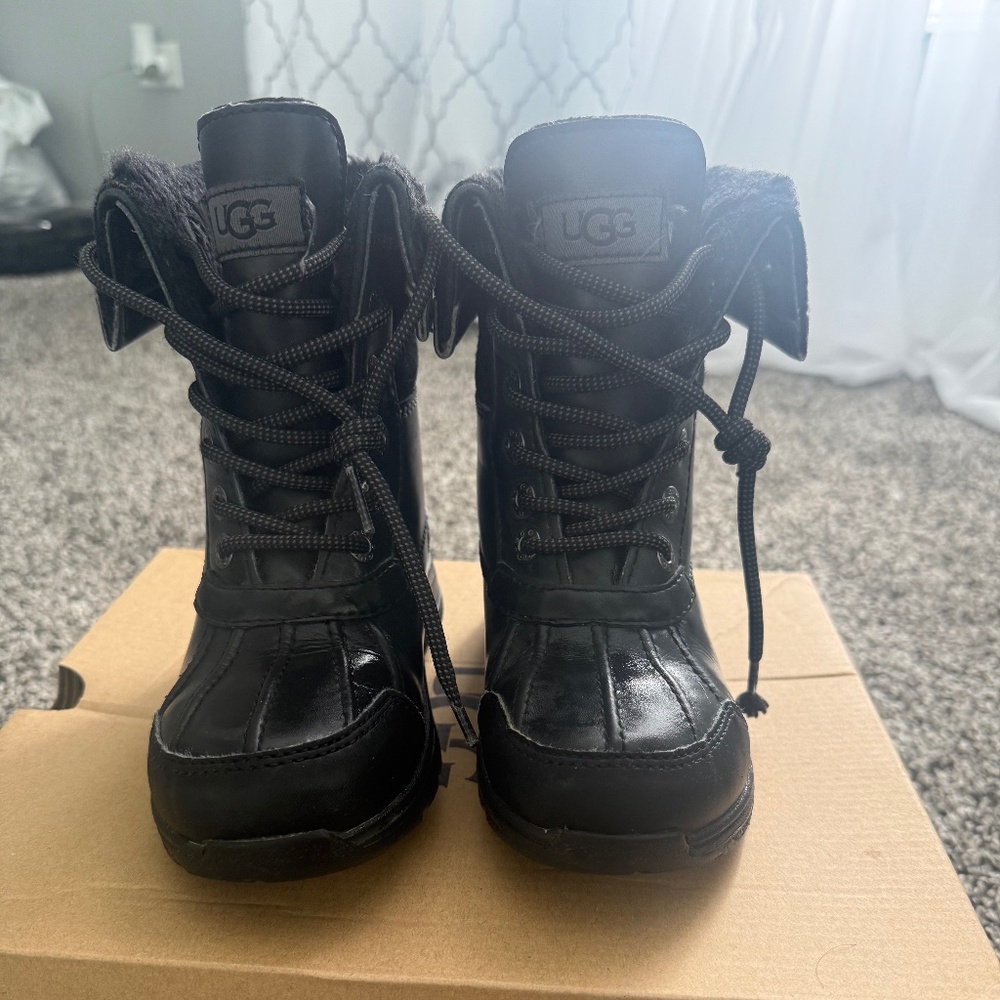 UGGS BOOTS
